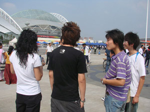 奥运会期间，画室师生被选为志愿者代表，在奥体中心参加活动